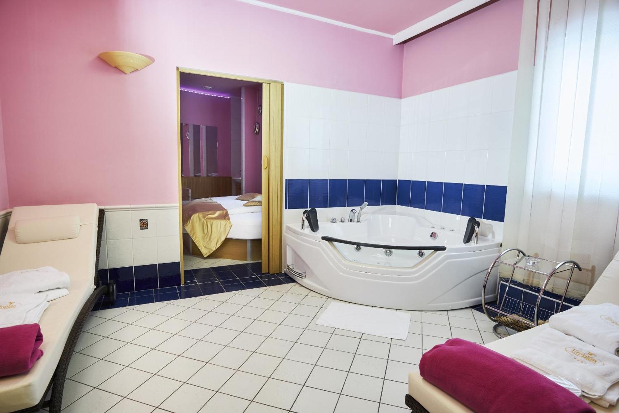 Wellness Hotel Eroplán Rožnov pod Radhoštěm Exterior foto