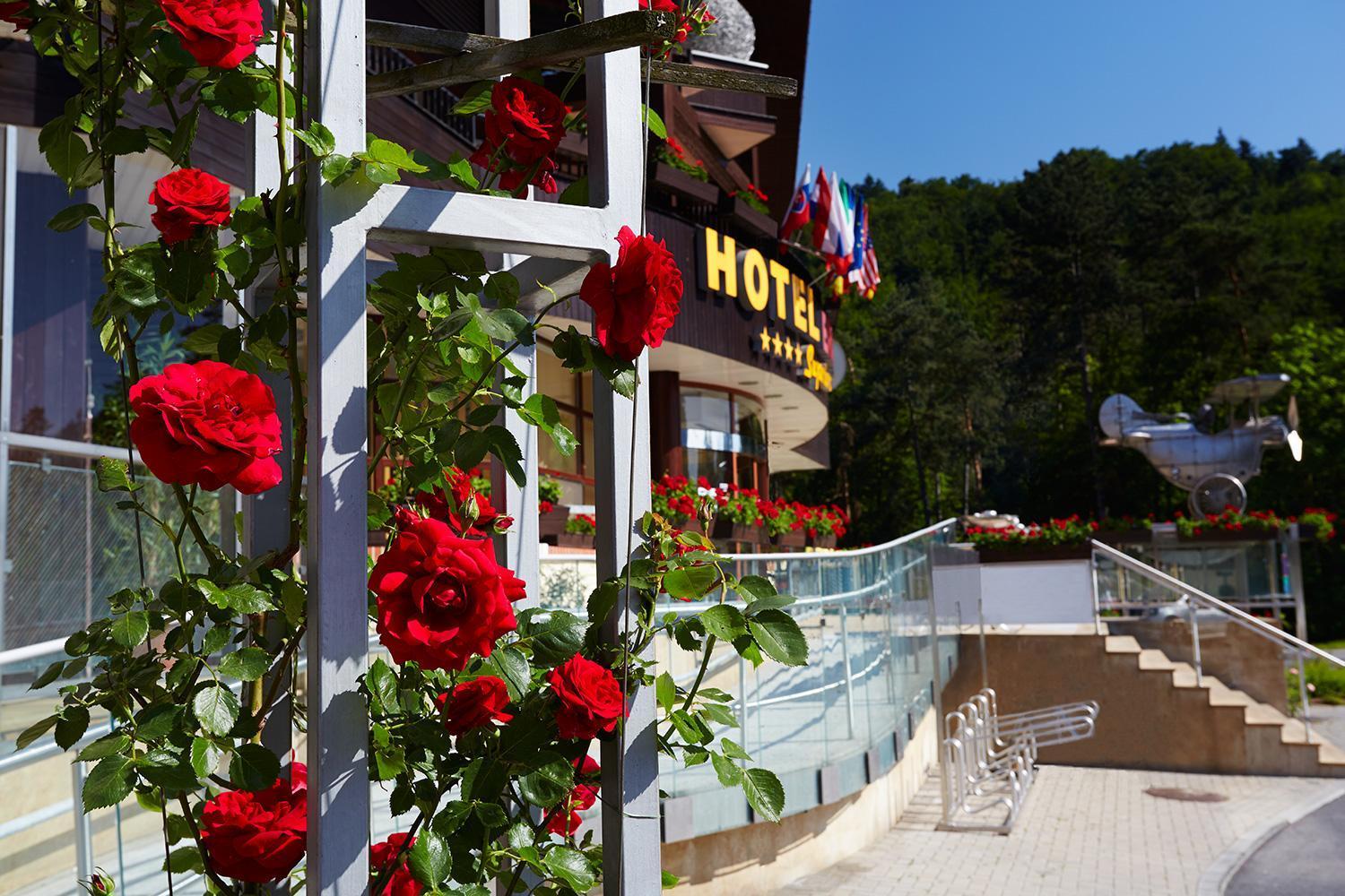 Wellness Hotel Eroplán Rožnov pod Radhoštěm Exterior foto